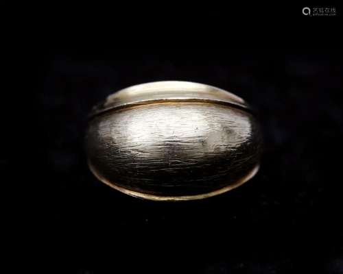 A 14 karat gold convex ring