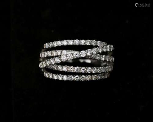 A 14 karat. white gold ring with diamond made in five lanes.