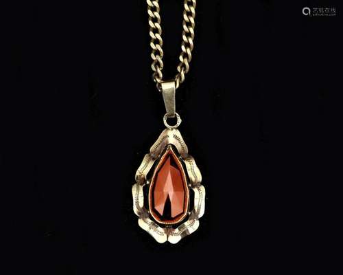 A 14 karat gold gourmet link necklace with a garnet pendant