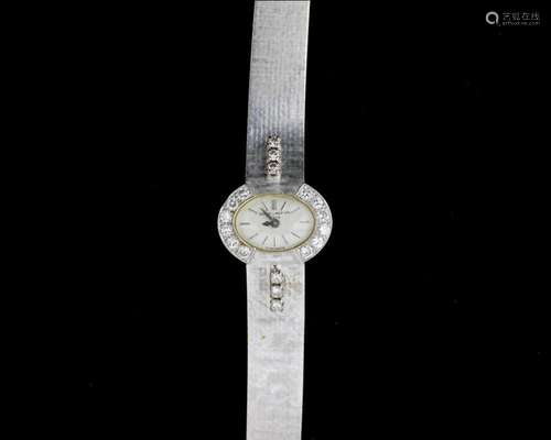 An 18 karat white gold Baume & Mercier ladies wristwatch...