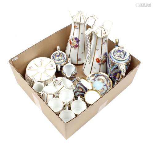 Box with 2 porcelain drinking service