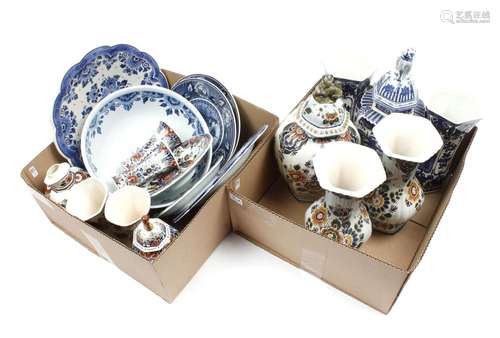 2 boxes with earthenware