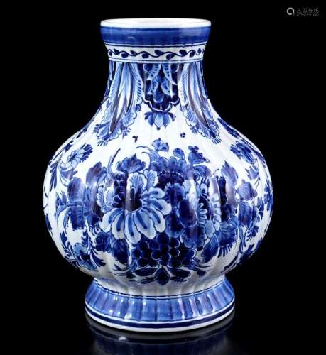Porceleyne Fles Delft earthenware vase
