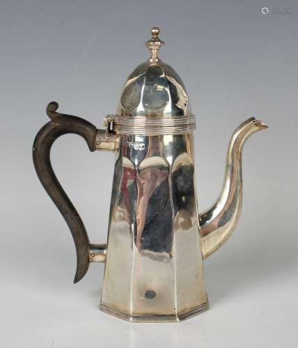 An Edwardian silver tapering octagonal coffee pot, Chester 1...