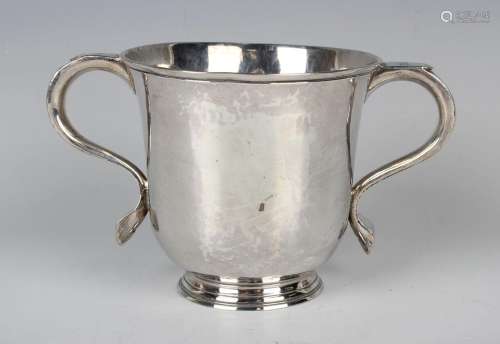 A George II silver porringer, the slightly flared cylindrica...