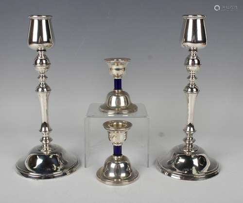 A pair of George V silver candlesticks, each tapering cylind...