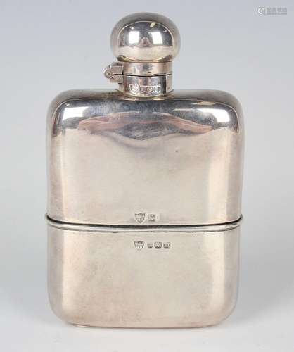 An Edwardian silver mounted cut glass hip flask with screw h...