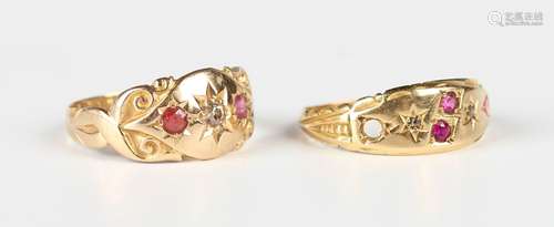 An 18ct gold, red gem and diamond three stone ring with scro...