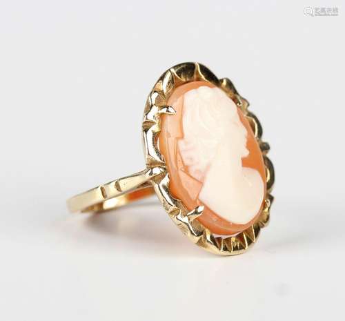 A 9ct gold and oval shell cameo ring, carved as a portrait o...