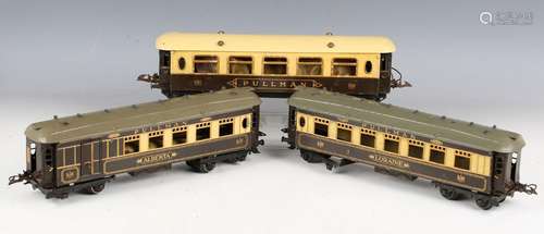 Three Hornby Series gauge O Pullman coaches, comprising No. ...