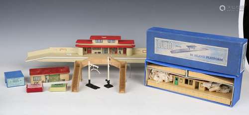 A small collection of Hornby Dublo railway items, comprising...