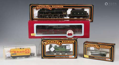 A small collection of Mainline Railways gauge OO items, comp...