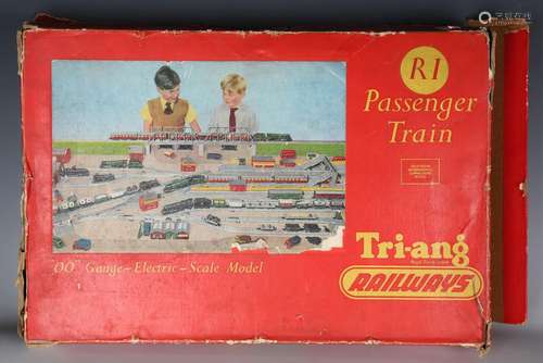 A collection of gauge OO railway items, including a Tri-ang ...