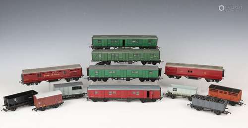 A good collection of Tri-ang Railway and Tri-ang Hornby gaug...