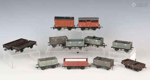 A collection of gauge OO/HO railway items, including Wrenn g...