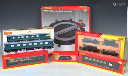 A collection of Hornby and Hornby Railways gauge OO items, i...