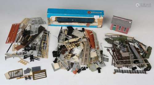 A good collection of gauge OO railway items, including a Tri...