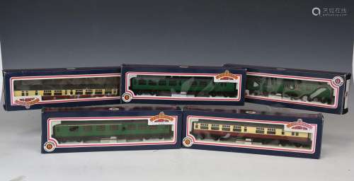 A collection of Bachmann Branch-Line gauge OO railway items,...