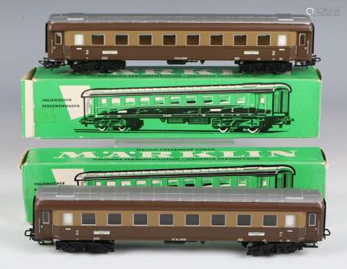 Eleven Märklin gauge HO coaches, comprising two No. 4015, No...
