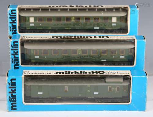 Thirteen items of Märklin gauge HO rolling stock, comprising...