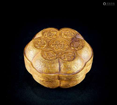 金錾胎珍珠地花卉花口盒