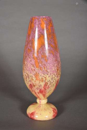 SCHNEIDER<br />
Vase ovoïde sur piéd