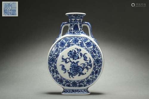 Blue-and-white Oblate Vase with Floral Design, Qianlong Reig...