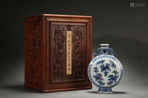 Blue-and-white Oblate Vase with Auspicious Patterns Design, ...