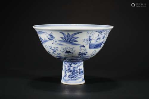 Blue-and-white Stem Cup with Floral Design