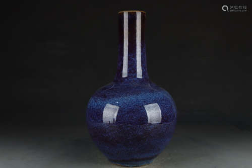 清雍正 单色霁蓝窑变釉天球瓶