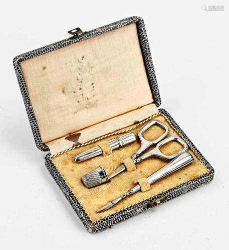 Cassette with silver sewing kit