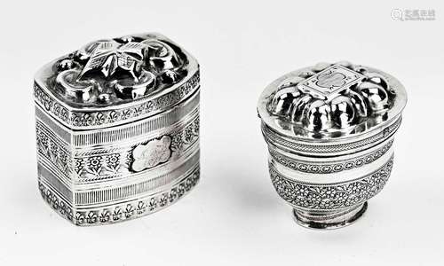 2 silver snuff boxes