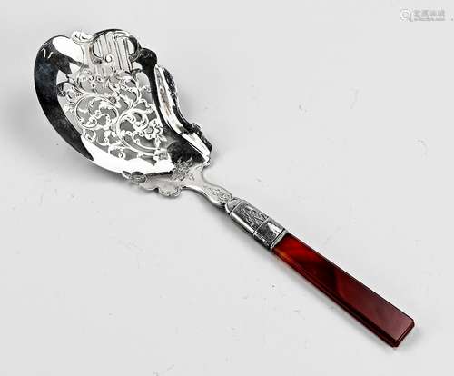 Silver pate scoop