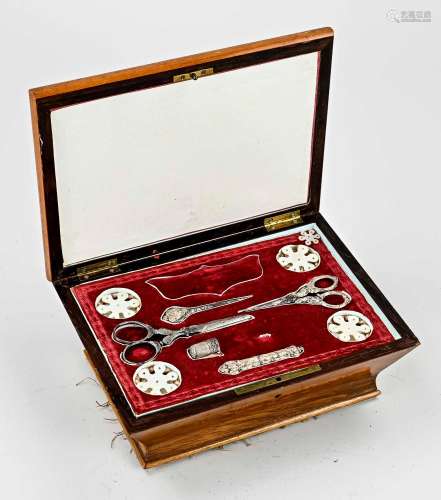 Box with intarsia & sewing kit
