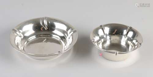 2 silver dishes
