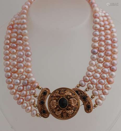 4-row pearl necklace