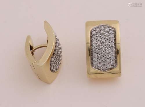 Gold earclips with diamond