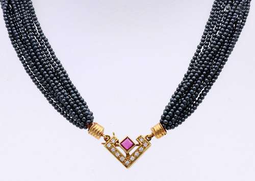 Hematite necklace with gold lock