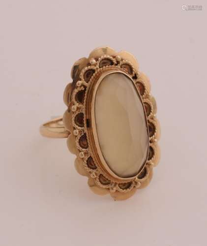 Gold ring with agate