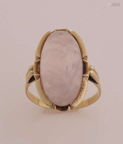 Gold ring with rose quartz