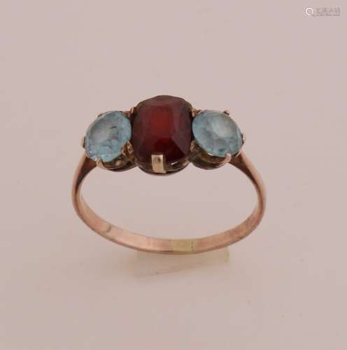 Gold ring blue stone/garnet