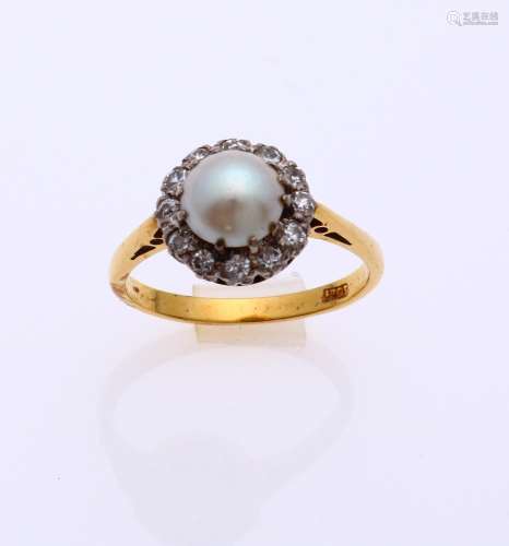 Gold ring with pearl and diamond