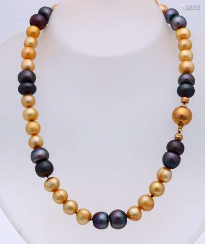 Necklace with black and yellow pearls