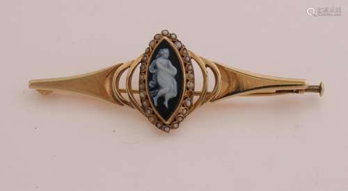 gold cameo brooch