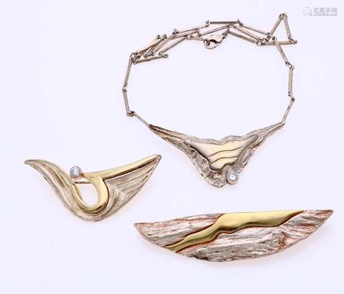 Silver brooches and choker, 3x