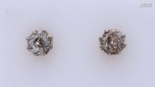 Ear studs with diamonds