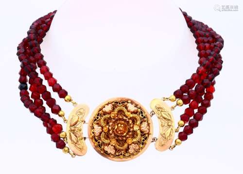 Garnet necklace with regional lock