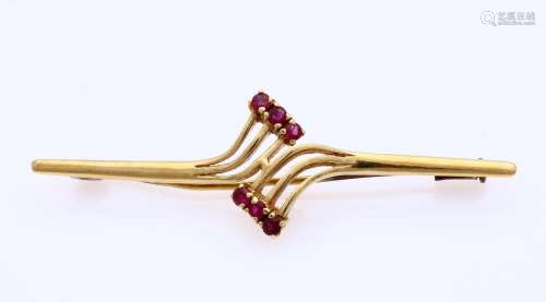 Gold brooch with ruby