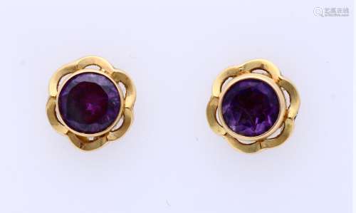 Gold stud earrings with amethyst