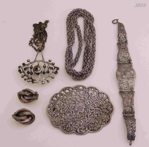 Lot of silver jewelry